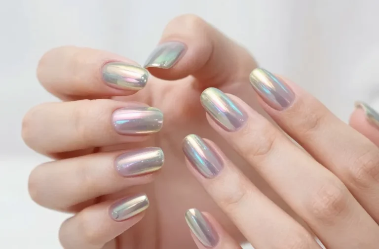 Glow Up! 22 Spring Chrome Nails
